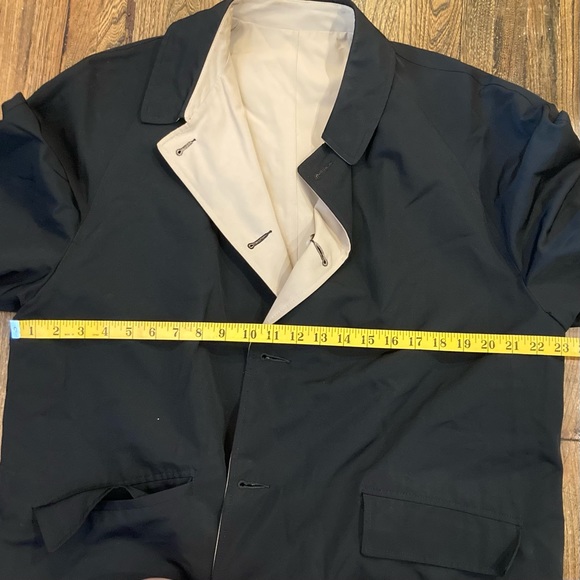 Reversible, trenchcoat beige and black - Picture 10 of 11